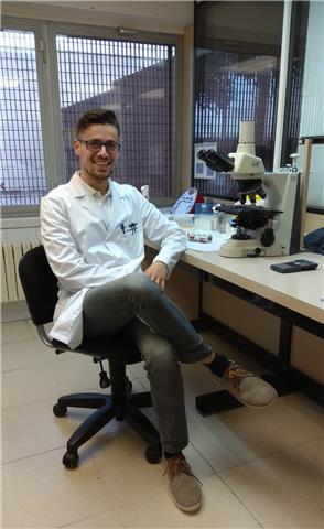 Graduado en biología para clases de ciencias e inglés