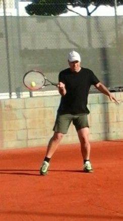 Profesor de tenis, 20 años de experiencia. Clases para toda la familia