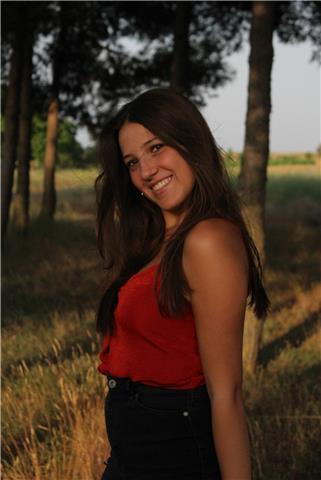 Profesora de apoyo escolar ofrece clases de francés/castellano. graduada en filología francesa con máster de educación secundaria