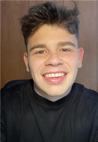 Soy un estudiante de administración y dirección de empresas en la universidad de barcelona con una formación básica muy buena y una gran habilidad para aprender y adaptarme ante nuevas situaciones. 
además, tengo experiencia cuidando niños y me encantan!