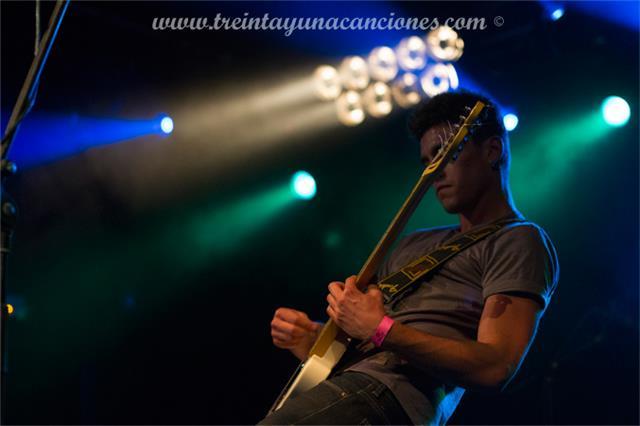 Se ofrecen clases de guitarra eléctrica y acústica en majadahonda y alrededores