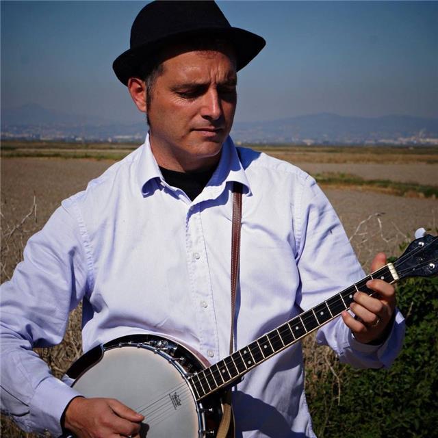 Banjo, guitarra, ukelele, clases (on line) y presenciales