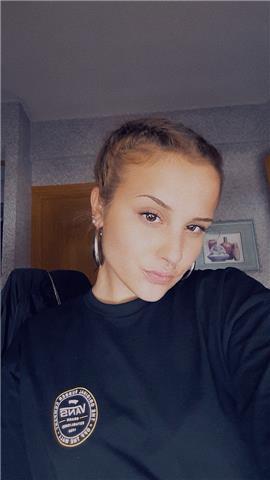 Con actual nivel b2 (first certificate exam) doy clases particulares a niños de primaria y secundaria. 2 años de experiencia