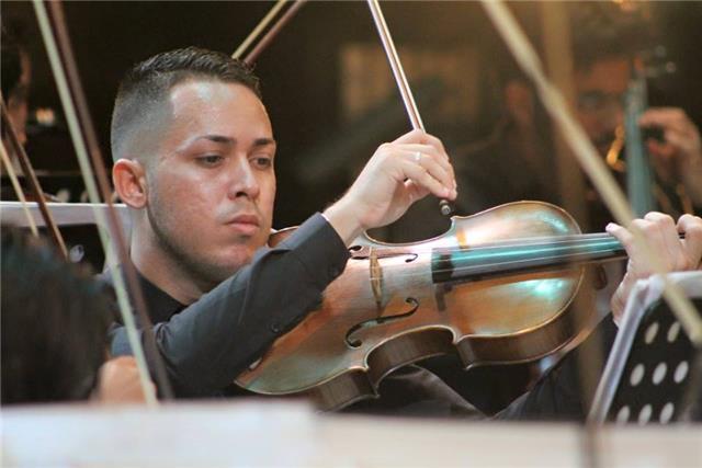 Profesor de piano, violín y viola para todas las edades con más de 14 años de experiencia