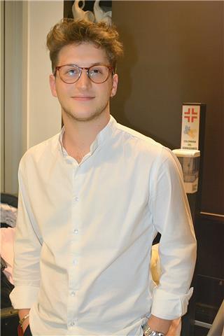 Ho vissuto per 4 anni a Londra dove ho lavorato come manager presso Starbucks. ho avuto modo di comprendere, vivere ed imparare la coltura inglese. 4 anni fà non sapevo dire Ciao in inglese, oggi mi sento in grado di insegnarlo con un metodo infallibile