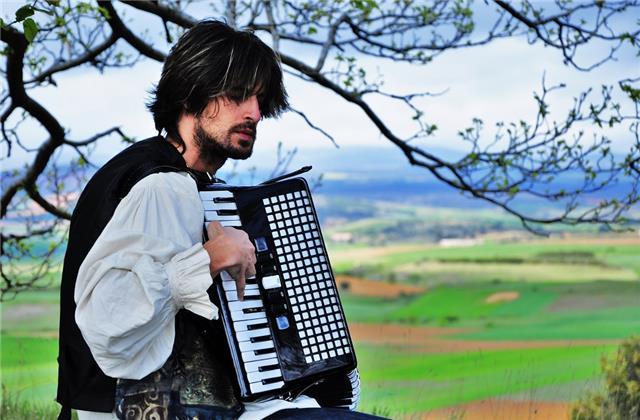 Se imparten clases de piano, acordeón y lenguaje musical