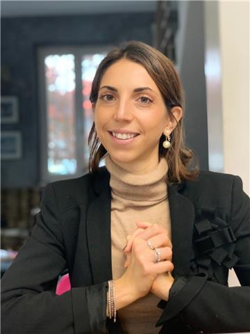 Laureata in giurisprudenza, aspirante magistrato, si rende disponibile a impartire lezioni di diritto ☺️