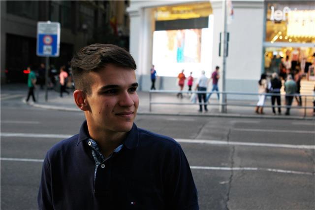 Doy clases de matemáticas y física a niveles de eso y bachillerato