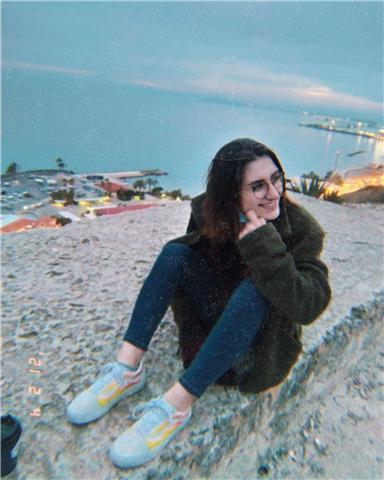 Ragazza di 23 anni, con esperienza di 4 anni in Spagna e quindi con conoscenza eccellente dello spagnolo e ottima conoscenza della lingua inglese si offre per ripetizioni