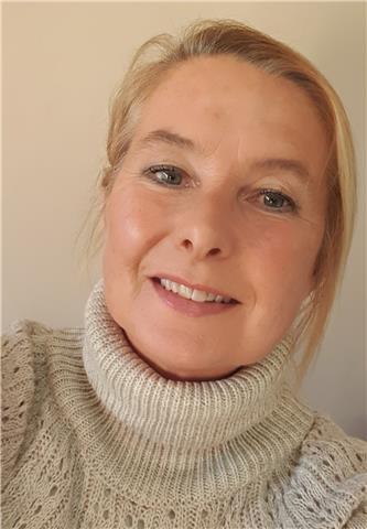 Insegnante madrelingua inglese offre lezioni e conversazione online, esperienza in business english