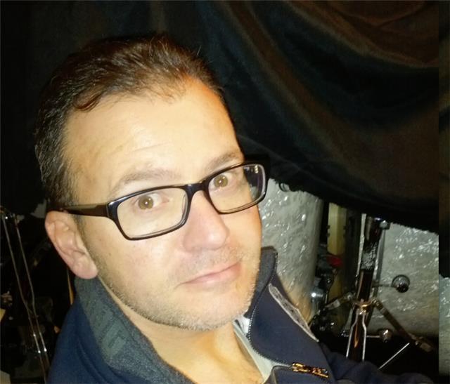 Lezioni di chitarra online per tutte le età. con nuovo metodo di apprendimento semplice e divertente