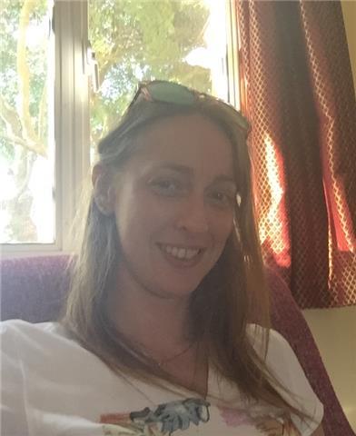 Profesora Nativa experimentada imparte clases de exámenes oficiales de Cambridge a todas las edades y niveles