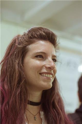 Graphic designer con 15 anni di esperienza per insegnarti tutti i trucchi del pacchetto adobe. (photoshop, illustrator, indesign)