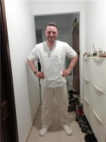 Laureando in fisioterapia con diploma del liceo classico impartisce lezioni private a studenti delle medie e del liceo a modiche cifre