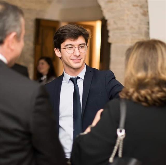 Studente di economia presso l'Università Bocconi di Milano offre ripetizioni a distanza a prezzo vantaggioso