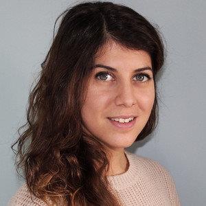 Jeune fille italienne, parlant couramment français, donne des cours en ligne de langue italienne tous niveaux pour apprendre avec plaisir! :)