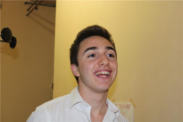 Diplomato con ottimi voti al liceo classico, sono disponibile per dare ripetizioni di latino e filosofia