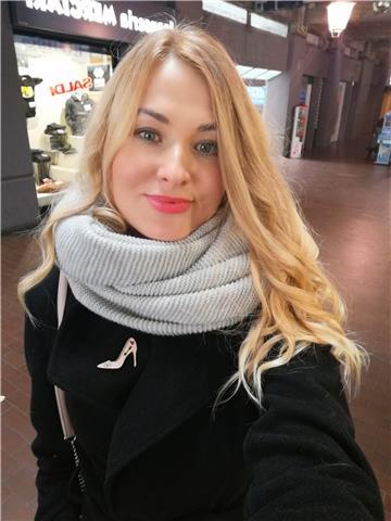 Ragazza con ottima conoscenza della lingua inglese offre repetizioni di inglese e aiuto compiti a bambini delle scuole elementari.
Luogo: Chiavari, Lavagna, Genova o online.
Insegno anche l'inglese con l'arte (lezione creative e divertente con inglese) pe