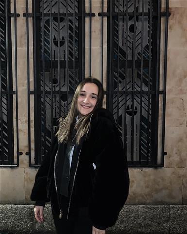 Doy clases de inglés para todas las edades. y puedo ayudar a los más pequeños con cualquier asignatura