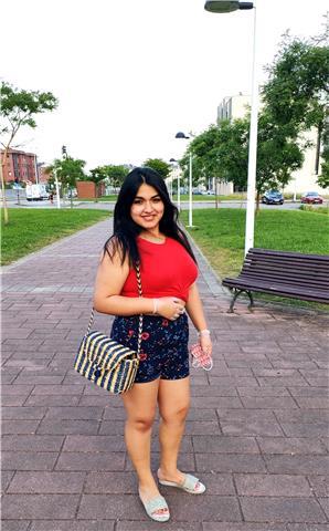 Profesora que acaba de terminar un grado superior de integración social con vocación a seguir estudiando para ser profesora titulada en educación infantil- primaria