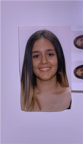 Me defino una chica agradable y simpatica y con mucha paciencia y con ganas de que los niños aprendan y se formen como personas