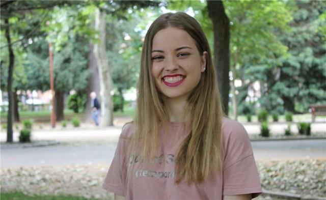 Doy clases particulares de idiomas (inglés, francés y lengua castellana) y de refuerzo epo eso y bach