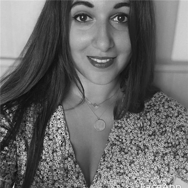 Titulaire de la licence LLCE Anglais et du Master 1 Métiers de l'Enseignement, expérimentée, donne Cours d'anglais personnalisés e