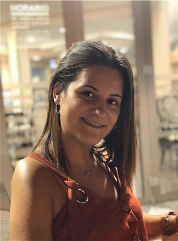 Profesora de Infantil, cariñosa, alegre y vital. Mucha experiencia en el sector