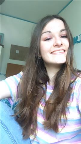 Estudiante francesa que se alegraria por ensenar su idioma maternal :)