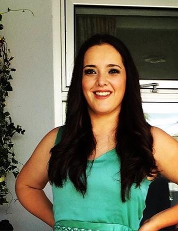 Joven egresada de administración de empresas que quiere compartir su conocimientos a niños y jovenes que necesiten reforzar matemáticas