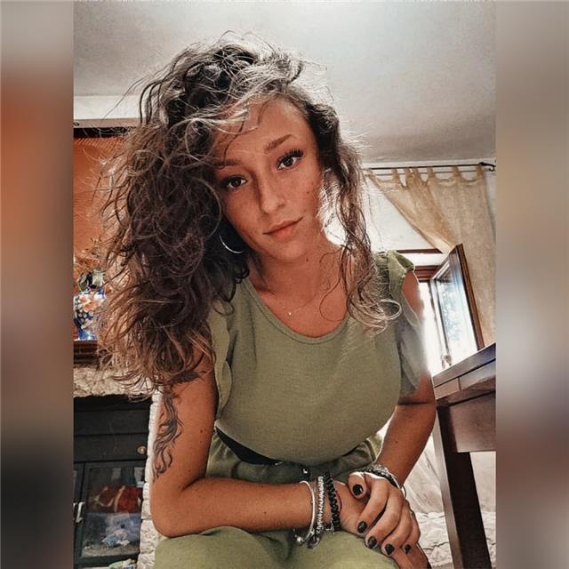 Diplomata in lingue e culture straniere, offro lezioni di italiano, inglese e francese