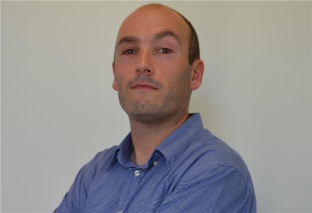 Ingeniero en diseño industrial imparte clases de ciencias