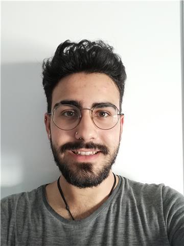 Profesor con un nivel b2.iii/c1.i. 
puedo dar clases a estudiantes de eso, bachillerato, b1 y b2