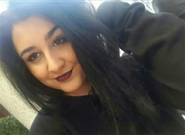 Ragazza da ripetizioni di inglese, italiano, spagnolo e aiuto tesine terza media