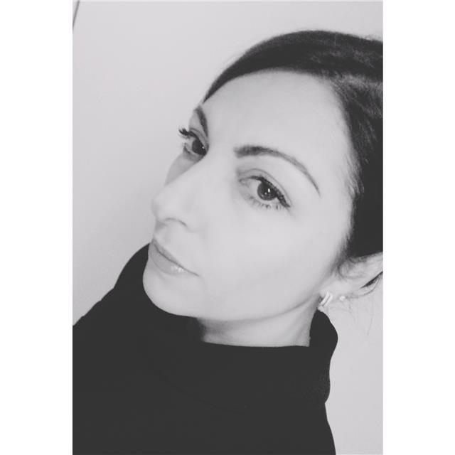 Laureata con esperienza di insegnamento anche ad adulti