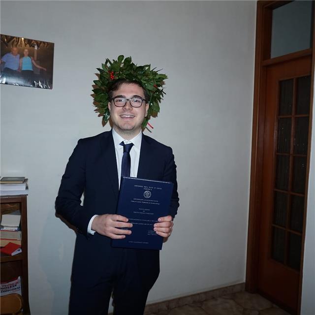 Laureato in giurisprudenza con esperienza nelle ripetizioni universitarie