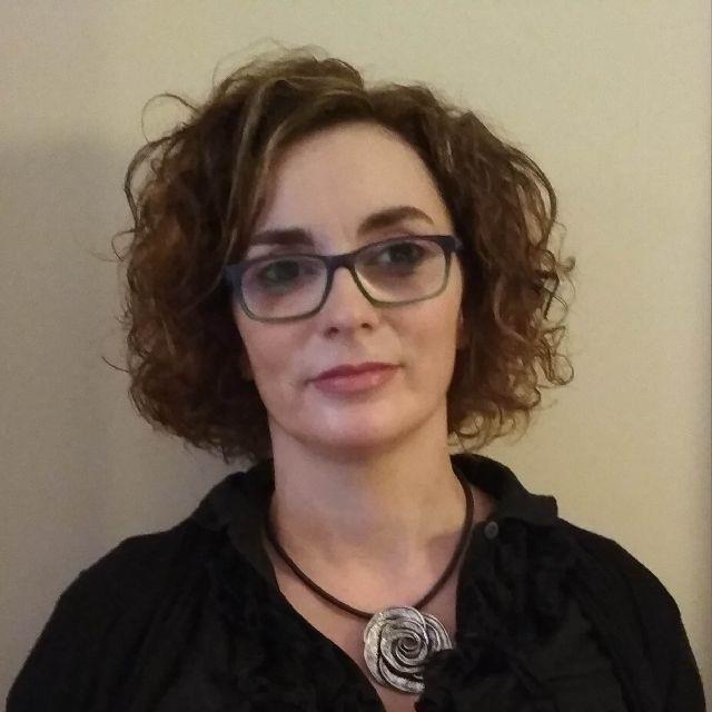 Profesora de castellano nativo, ofrezco clases particulares tanto de lengua como de literatura. tanto a adolescentes como a adultos