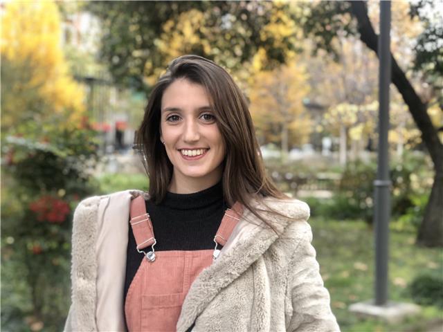 Profesora de matemáticas para alumnos de primaria, ESO y bachillerato de sociales. Tengo experiencia dando clase y me encanta! !