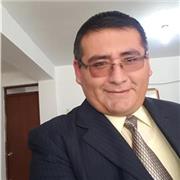 Profesor de Matematicas imparte clases a niños de todas las edades