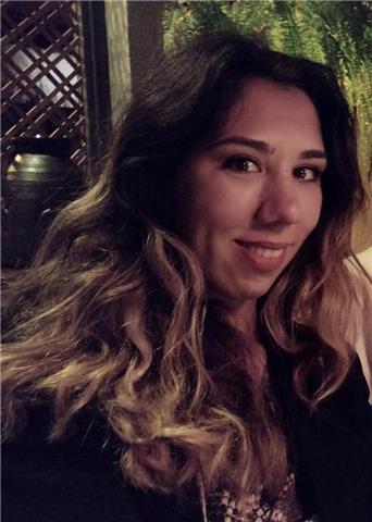 Enseñanza de inglés, nivel básico y medio-alto. con 10 años de experiencia viviendo en un ambiente internacional. tengo una maestría en turismo internacional, hospitalidad y eventos. clases en línea o presenciales según lo acordado. 
vivo en torre del mar