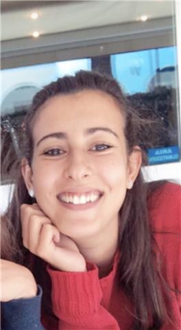 Sono una ragazza che frequenta il secondo anno di giurisprudenza