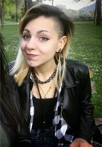 Diplomata tre anni fa al liceo artistico con il massimo dei voti offro ripetizioni private in storia dell'arte e filosofia per studenti delle superiori