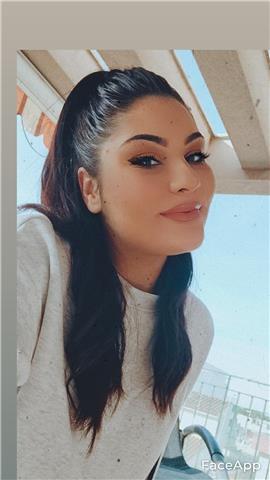 Ragazza di 22 anni iscritta all'Università giurisprudenza corso di laurea scienze dei servizi giuridici .
Offre ripetizioni di materie giuridiche e umanistiche