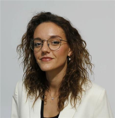 Docente di scienze giuridico-economiche, aiuto compiti, revisione tesi