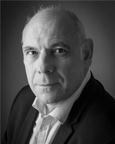 Photographe professionnel depuis plus de 20 ans j'adore tous les sujets de la photographie contemporaine
