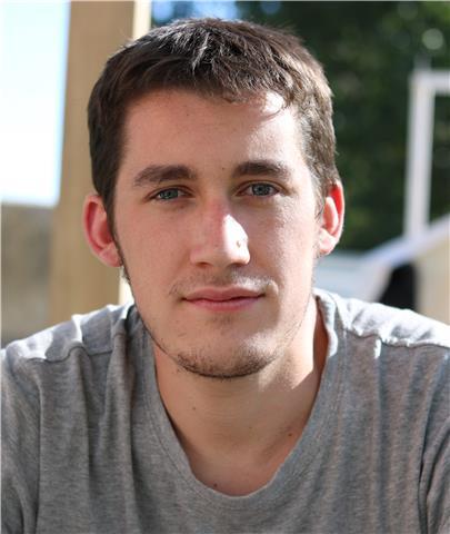 Graduado en filología alemana y francesa se ofrece a dar clases de refuerzo y apoyo a estudiantes de primaria, secundaria y bachillerato