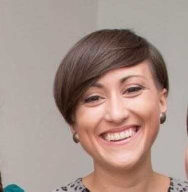 Insegnante, cantante ed educatrice professionale offre lezioni di canto moderno (anche on line) dove poter approfondire tecnica vocale, respirazione, esercizi di ear training, interpretazione e scelta del repertorio