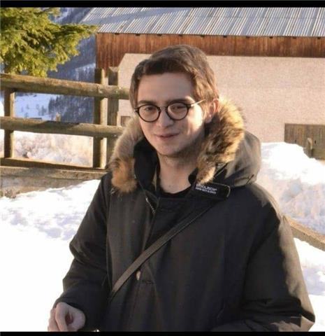 Insegnante motivato offre supporto nello studio di italiano, storia, filosofia, geografia, scienze umane. esperienza maturata presso istituto di doposcuola e diploma liceale conseguito al termine dell'a.s. 2019/2020