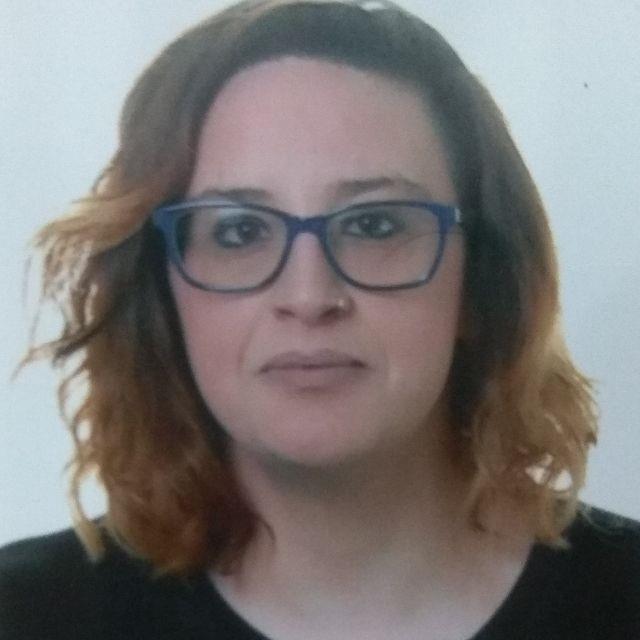 Experiencia en clases particulares de todas las asignaturas a nivel de primaria: inglés, matemáticas, lengua castellana y literatura, entre otros