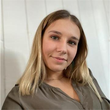 Actuellement étudiante LLCE espagnol à Nantes et voulant devenir enseignante dans le secondaire, je donnerai avec plaisir des cours à vos enfants pour qu’ils puissent s’exprimer avec fluidité comme un natif